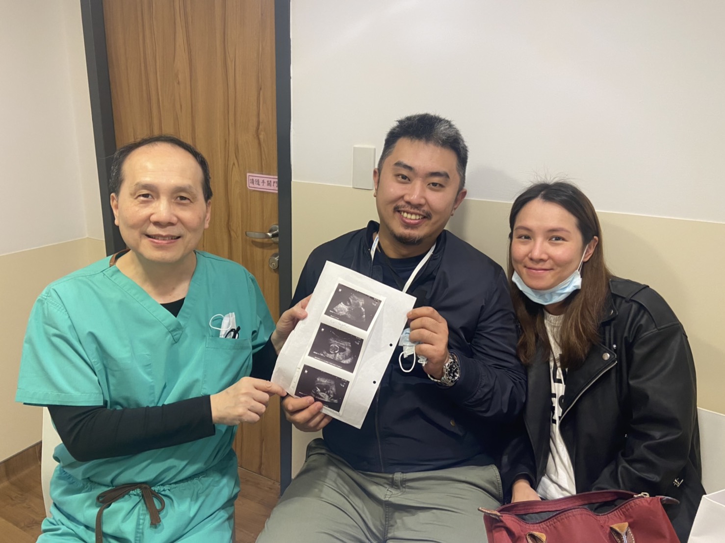我高齡41歲,因為有巧囊+外孕的關係兩側輸卵管都不通了,相信黃院長團隊的專業,很快就可以好孕發糖囉!!