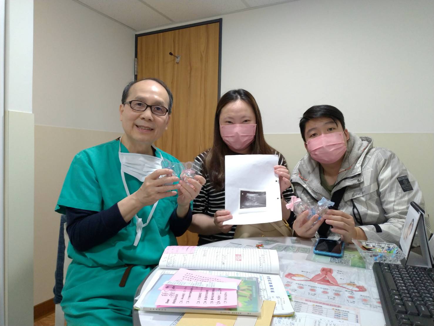 經由介紹之下得知”黃建榮婦產科”經過一系列的檢查才發現AMH值只有0.7,是個沒有很理想的數值