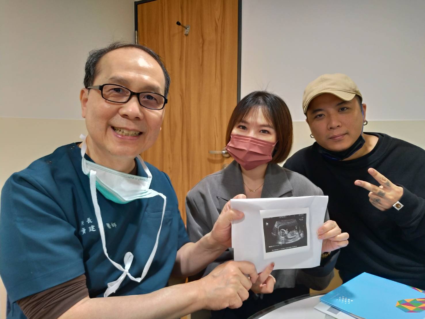 在此希望還在療程中的大家一切順利平安,放鬆心情,相信黃醫師的團隊,相信自己!!好運(孕)已在路上!!